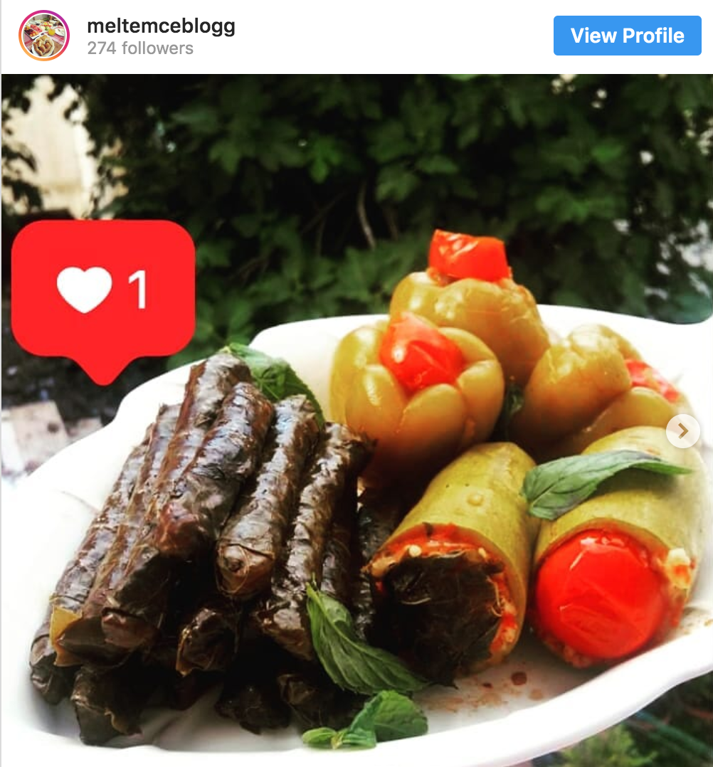 Tài khoản Meltemceblogg đăng ảnh món ăn có hình dạng giống hệ thống phòng thủ tên lửa của Nga cùng hashtag S-400.