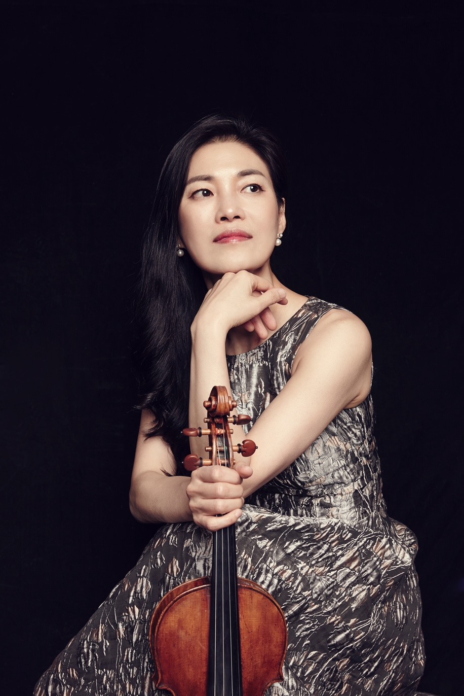 Nghệ sĩ violon - Kyung Sun Lee sẽ giới thiệu với khán giả Thủ đô cây đàn Joseph Guarneris được làm từ năm 1723. Ảnh: BTC.