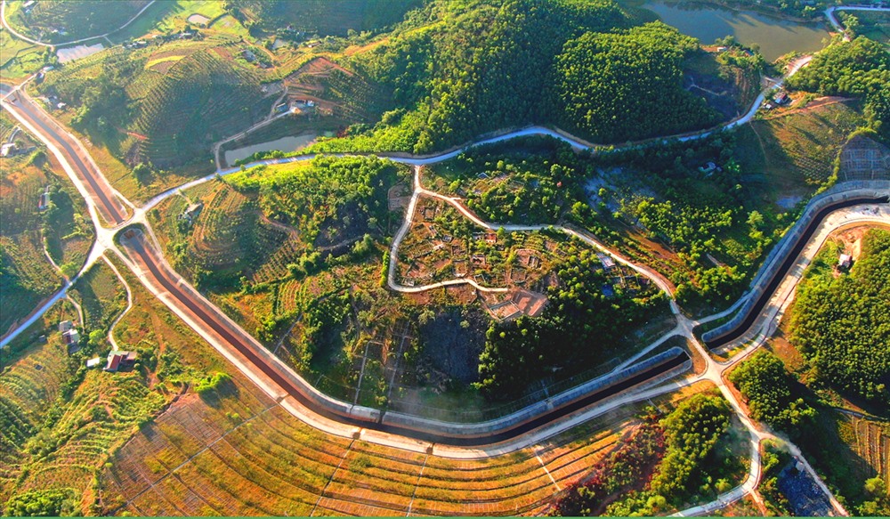 Vẻ đẹp kỳ ảo của đại dự án thủy nông Ngàn Trươi-Cẩm Trang nhìn từ trên cao.