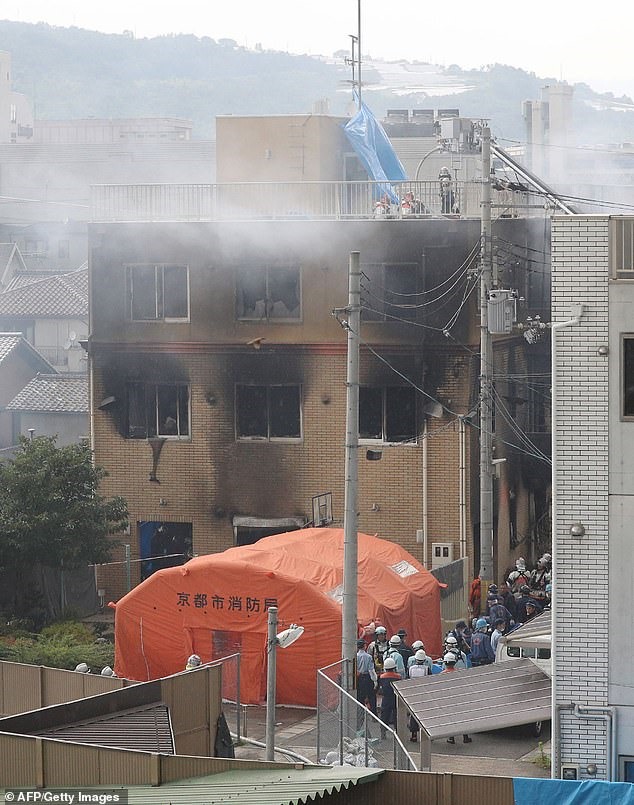 Truyền thông Nhật Bản đưa tin khi xảy ra vụ việc, có khoảng 70 người đang ở trong tòa nhà, do đó, nhiều khả năng con số thương vong còn có thể tiếp tục tăng.