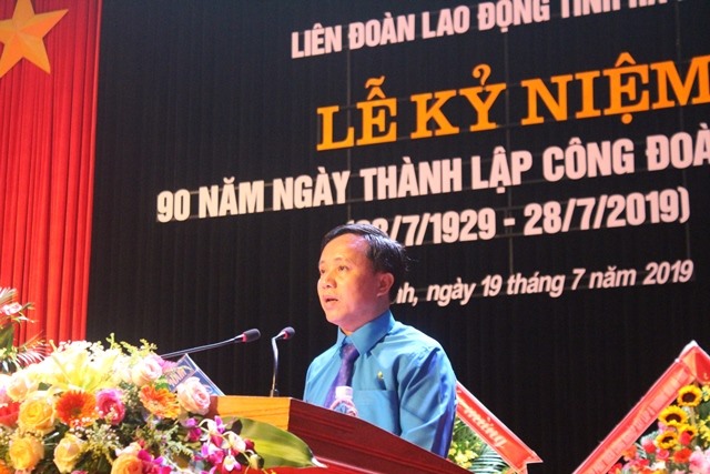 Đồng chí Nguyễn Văn Danh - Chủ tịch LĐLĐ Hà Tĩnh trình bày diễn văn kỉ niệm. Ảnh: Trần Tuấn