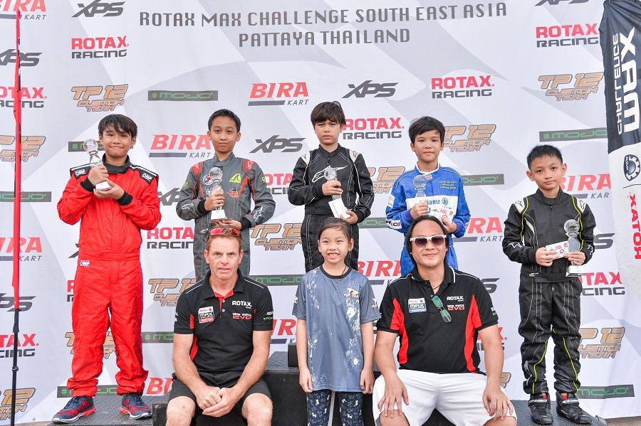 Doug Phạm (ngoài cùng bên trái) là tay đua tiềm năng của nhiều giải đua, trong đó có giải đua Go Kart Thái Lan sắp tới.