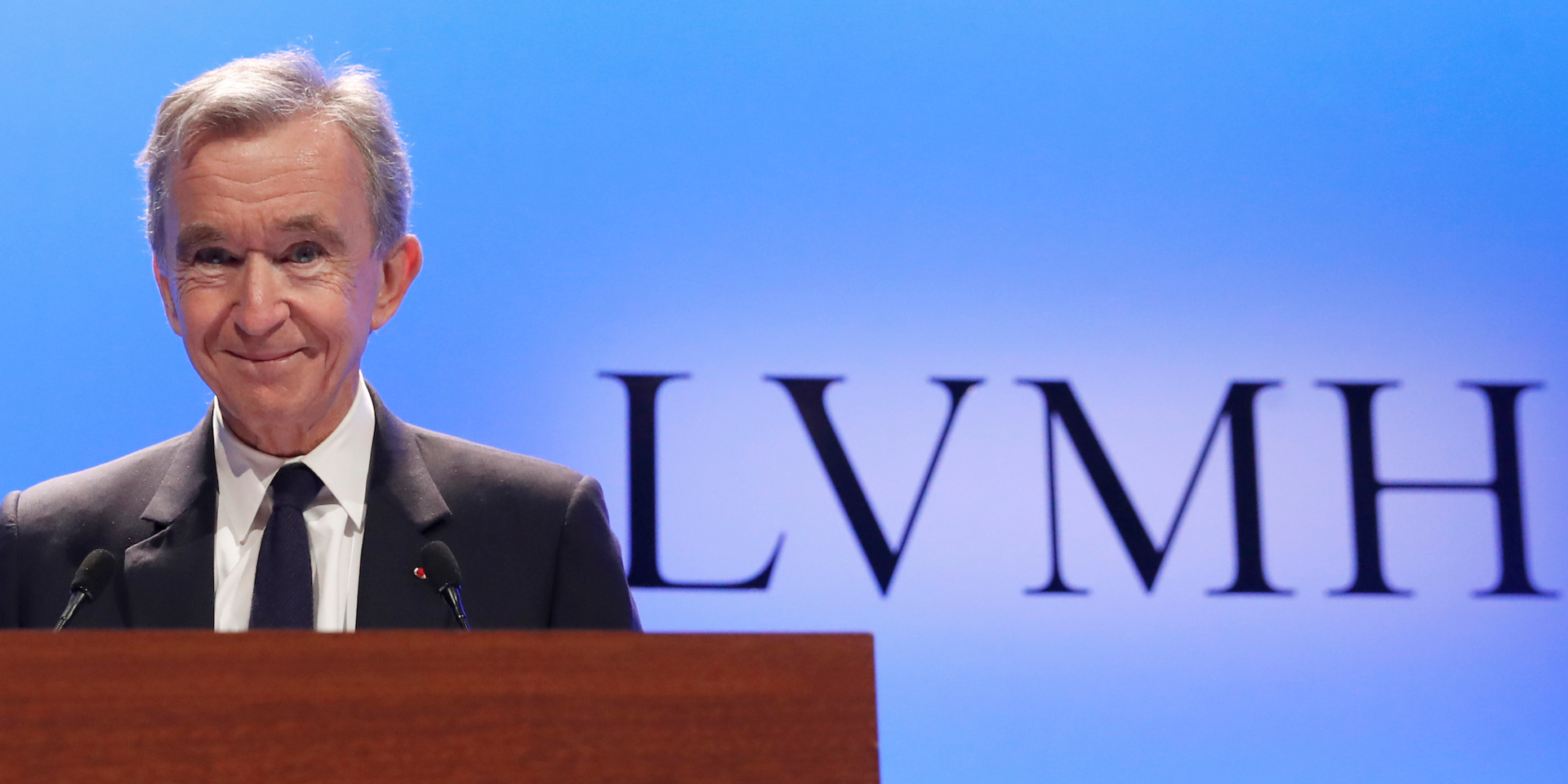 Tỉ phú Bernard Arnault (70 tuổi) là người đứng sau đế chế LVMH, tập đoàn hàng đầu thế giới về xa xỉ phẩm với 70 thương hiệu cao cấp cùng khoảng 4.000 nhà bán lẻ, hoạt động trong 6 lĩnh vực nổi bật. Ảnh: AP