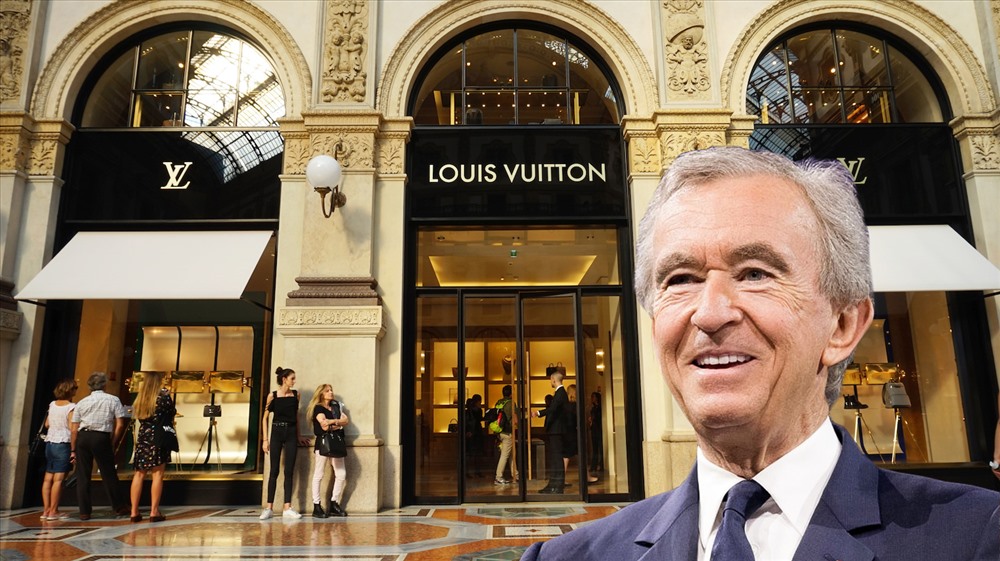 Quá trình thống nhất LVMH của ông được xem là một trong những vụ thâu tóm cam go và quyết liệt nhất trong lịch sử doanh nghiệp tại Pháp, khiến cho tên tuổi Arnault được nhắc nhiều như “nỗi sợ hãi của các đối thủ kinh doanh“; và sau đó là “sự nể phục dành cho tính quyết đoán của ông“. Chỉ trong 11 năm, trị giá thị trường của LVMH đã tăng lên ít nhất 15 lần, cả doanh thu và lợi nhuận tăng lên 500%.