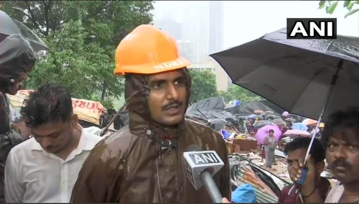 Một vài hình ảnh hiện trường sập tường và mưa lũ ở Mumbai. Ảnh: ANI, NDTV.