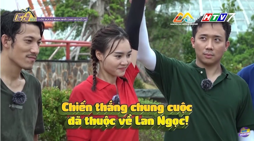 Ninh Dương Lan Ngọc nhận danh hiệu người mạnh nhất mùa 1. Ảnh cắt từ clip