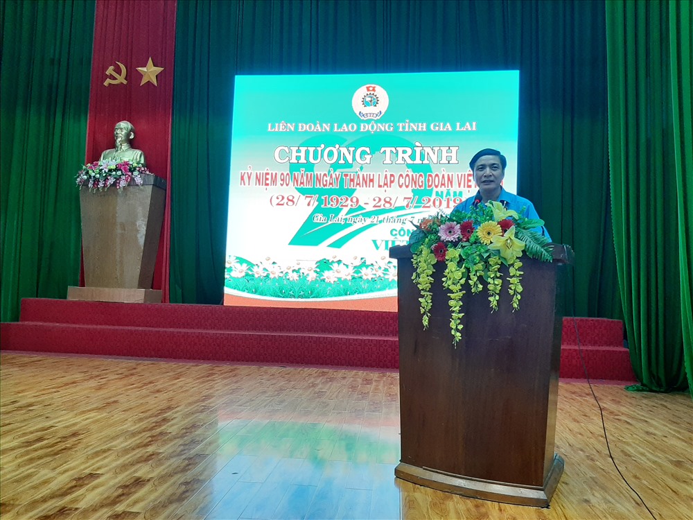 Chủ tịch Tổng LĐLĐVN Bùi Văn Cường phát biểu tại Lễ kỷ niệm 90 năm ngày thành lập Công đoàn Việt Nam ở Gia Lai. Ảnh Đ.V