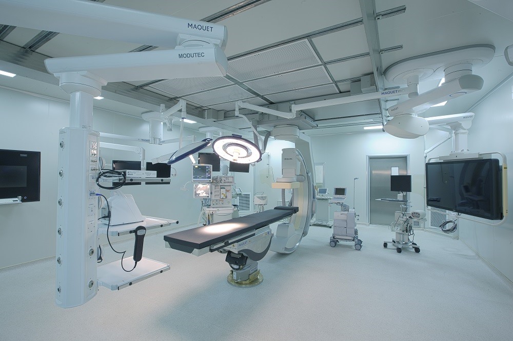 Bệnh viện Đa khoa Quốc tế Vinmec Central Park đã trang bị phòng mổ Hybrid cùng nhiều thiết bị hiện đại, đáp ứng các yêu cầu cao trong phẫu thuật, đặc biệt là trong can thiệp và mổ tim.