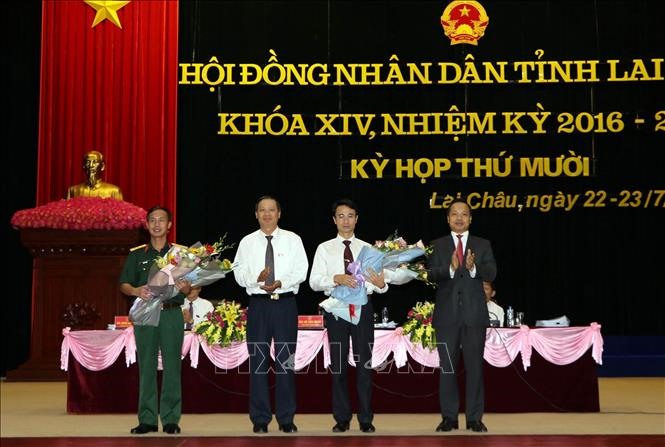 Ông Hồ Trọng Hải (thứ 3 từ trái sang) nhận quyết định bổ nhiệm. Ảnh: TTXVN