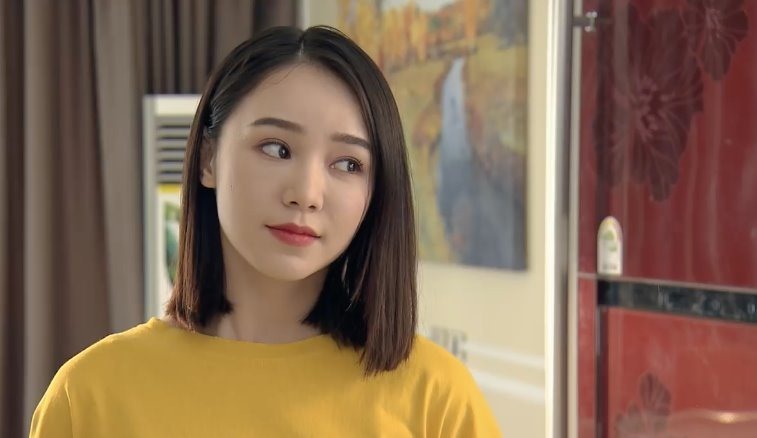Quỳnh Kool vào vai cô “em gái mưa” ngây thơ, giả nai trong “Nàng dâu order“. Ảnh” VFC.