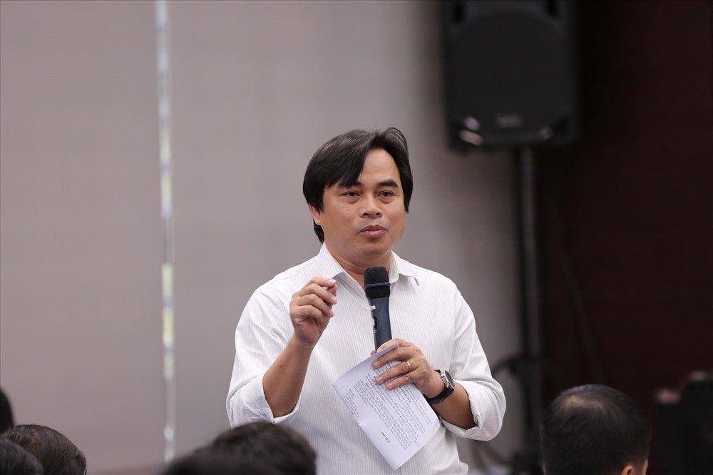 Ông Tô Văn Hùng - Giám đốc Sở TNMT TP Đà Nẵng trả lời tại buổi họp báo. ảnh: H.Vinh