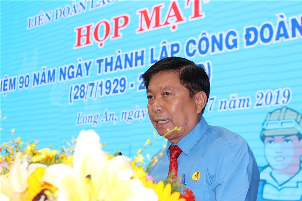 Chủ tịch LĐLĐ tỉnh Long An - ông Nguyễn Văn Quý - ôn lại quá trình ra đời và phát triển của CĐVN.