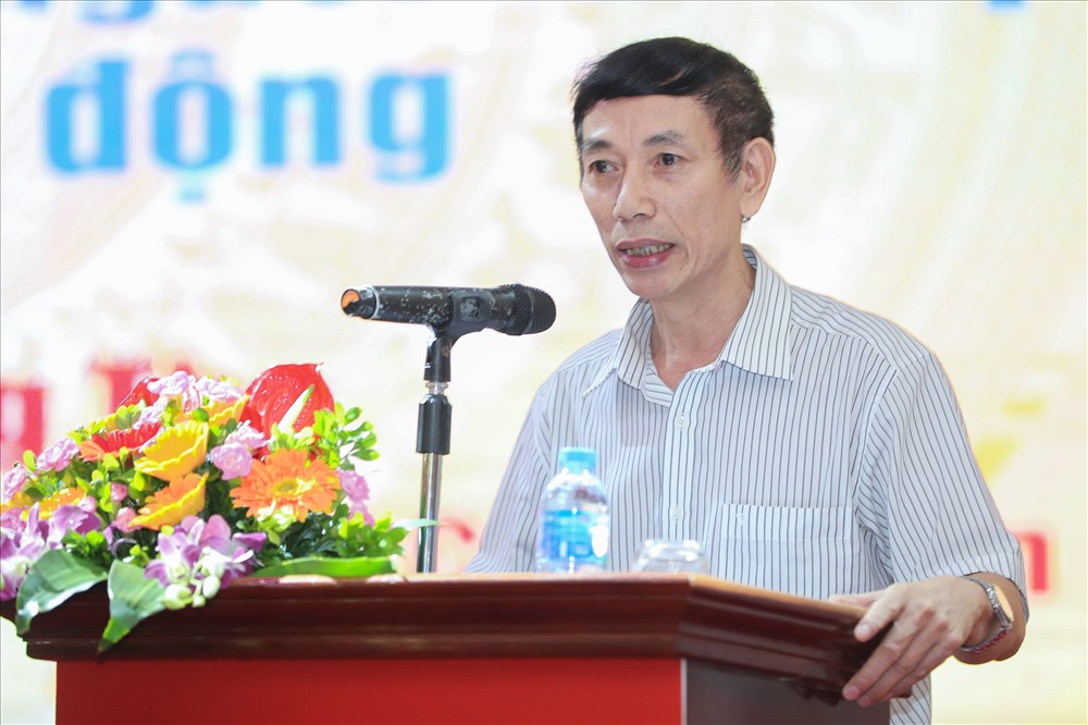 Đồng chí Vũ Quang Thọ, nguyên Viện trưởng Viện Công nhân Công đoàn Tổng LĐLĐVN phát biểu tại hội thảo. Ảnh: S.T