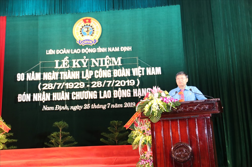 Đồng chí Phan Văn Anh, Phó Chủ tịch Tổng Liên đoàn Lao động Việt Nam phát biểu tại Lễ kỷ niệm.