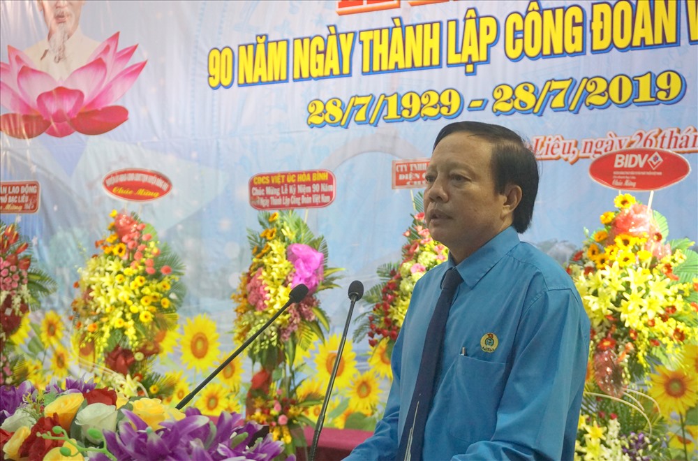 Đồng chí Nguyễn Văn Khanh, Chủ tịch LĐLĐ Bạc Liêu ôn lại truyền thống Tổ chức Công đoàn Việt Nam (ảnh Nhật Hồ)