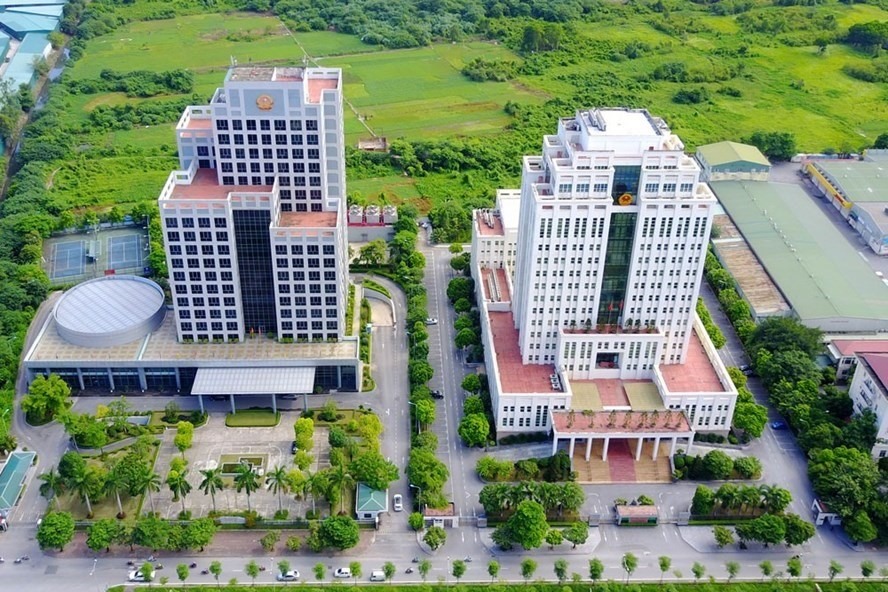 Hai trụ sở mới của Bộ Nội vụ và Bộ TNMT trên đường Tôn Thất Thuyết, quận Cầu Giấy. Ảnh: T.C