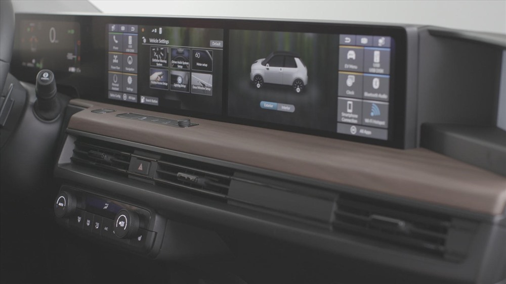 Nhưng Honda E thực sự gây ấn tượng với hệ thống màn hình cảm ứng được lắp đặt bên trong. Ảnh: Carbuzz