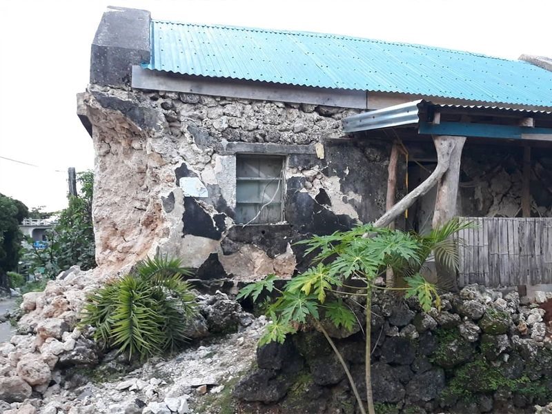 Một tòa nhà ở Batanes, miền bắc Philippines bị hư hại bởi trận động đất mạnh vào ngày 27.7.2019. Ảnh: Twitter