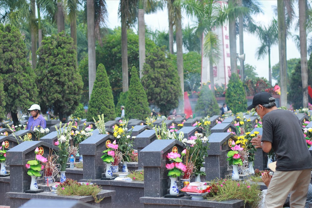 Hơn 2000 ngôi mộ tại Nghĩa trang Liệt sĩ Nhổn.