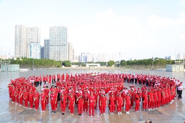 Hàng nghìn người tham gia xếp hình kỷ niệm 7 năm tổ chức Hành trình Đỏ