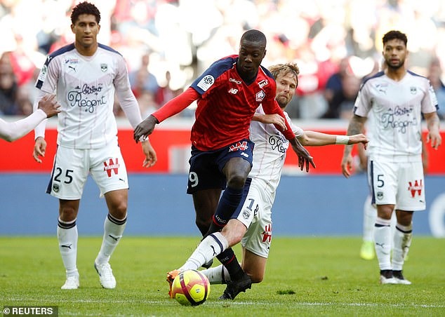 Nicolas Pepe (áo đỏ) nhận được sự quan tâm của nhiều đội bóng lớn trong mùa hè này. Ảnh: Reuters.