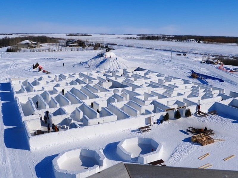 1. Ma trận tuyết lớn nhất thế giới: Kỉ lục được xác lập ở Canada hồi đầu năm 2019 với diện tích 2.789,11 m2.