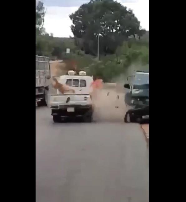 Xe vi phạm hất văng trung tá Nguyễn Đức Nhã. Ảnh cắt từ clip