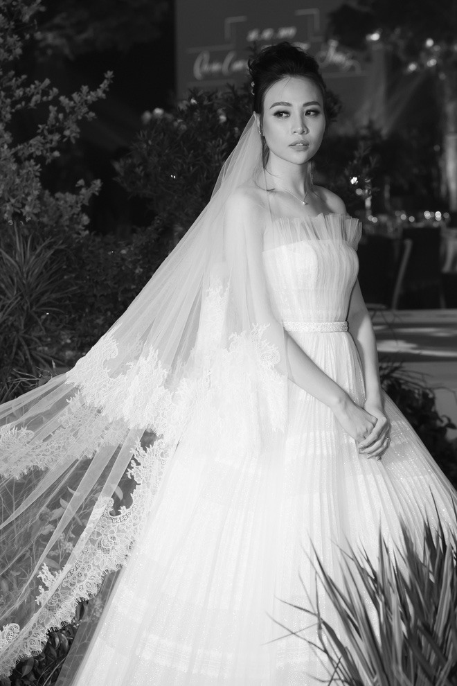 Ngay trước giờ G, Đàm Thu Trang tung bộ ảnh e ấp trong bộ váy cưới lỗng lẫy. Ảnh: NVCC.