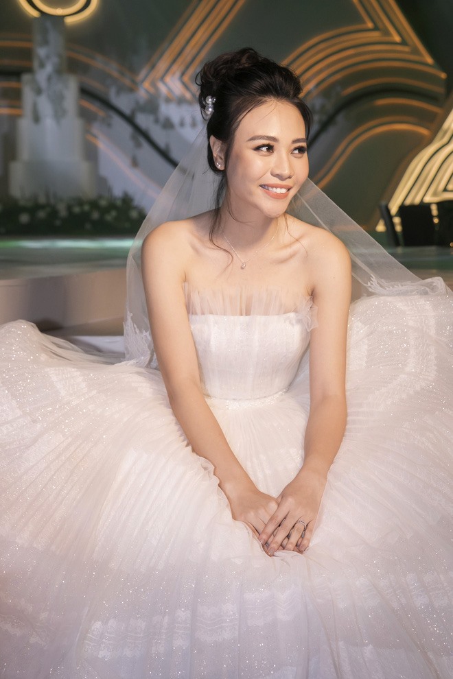 Cô dâu Đàm Thu Trang và chú rể Cường Đô La đã có mặt tại địa điểm tổ chức đám cưới từ rất sớm. Tuy nhiên cả hai sẽ xuất hiện đúng lúc cử hành hôn lễ. Ảnh: NVCC.
