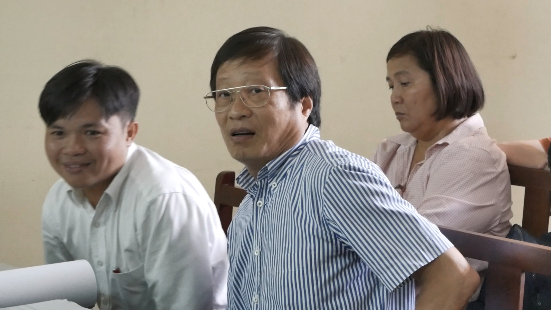 Phan Thị Mỹ Hạnh và GS-TS luật Nguyễn Vân Nam có mặt  tại phiên tòa chiều nay. Ảnh: AT