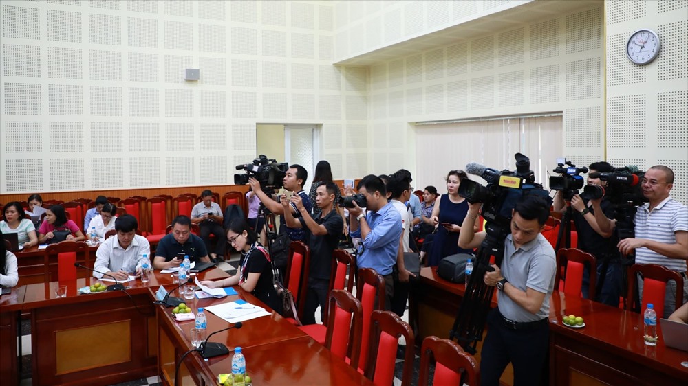 Buổi họp báo chương trình “Vinh quang Việt Nam” lần thứ XV có sự tham gia của gần 40 cơ quan báo chí. Ảnh Phan Anh