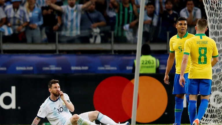 Messi đã chơi đầy cố gắng. Ảnh: Reuters.
