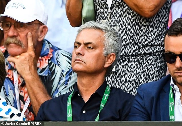 Mourinho trong lần đến xem Wimbledon vào đầu tháng 7. Ảnh: Getty.