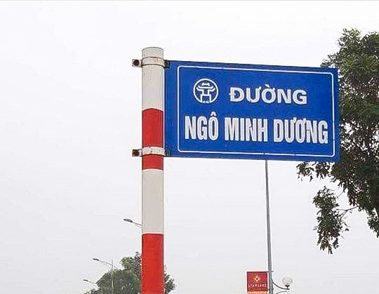 Một lãnh đạo UBND phường Xuân Tảo, Hà Nội chia sẻ với phóng viên rằng tên đường này “thoắt ẩn thoắt hiện”. Ảnh: NDCC