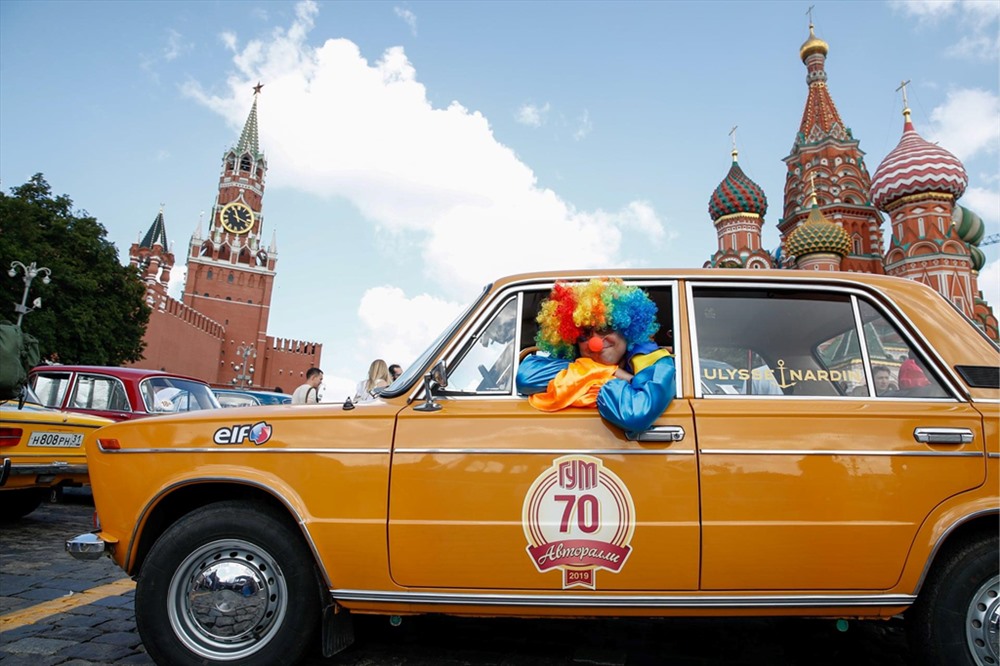 Chiếc xe “trẻ” nhất tại cuộc đua năm nay có tuổi đời 35 năm, trong khi chiếc “già” nhất là một chiếc mui trần GAZ-A có tuổi đời 85 năm. Cuộc thi có sự góp mặt của những chiếc xe như ZIL, Chaika, Volga, Zaporozhets, Pobeda, Moskvich và Zhiguli.