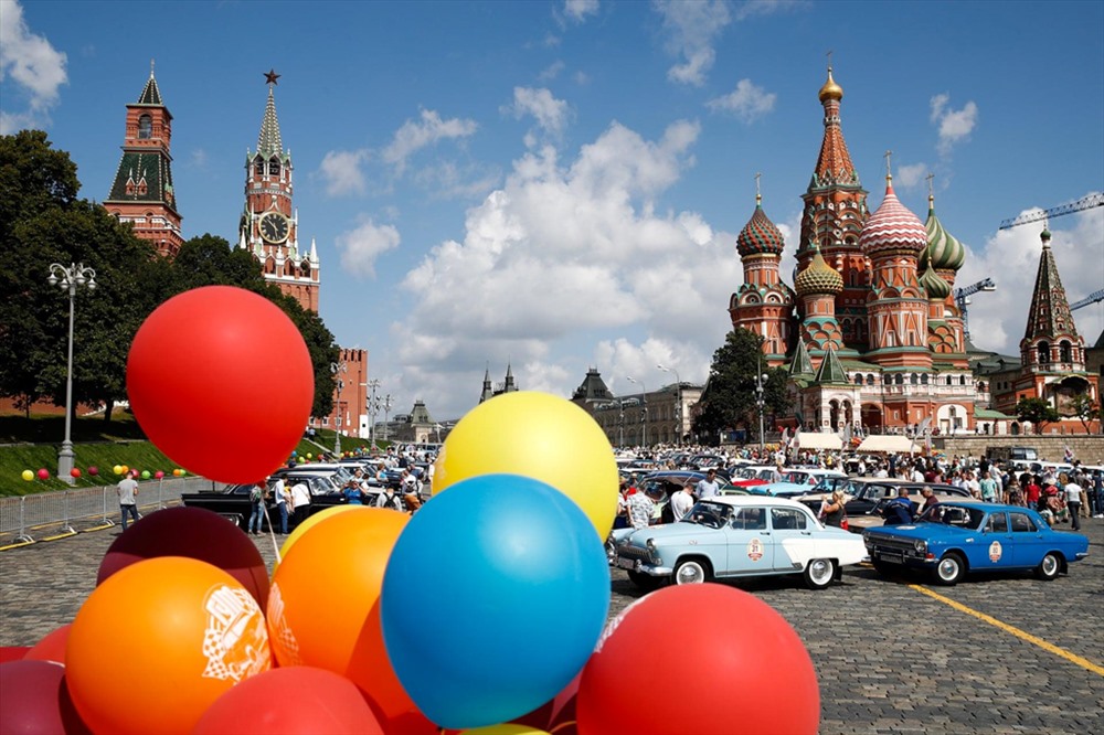 GUM AutoRally được tổ chức hàng năm kể từ năm 2014 và là cuộc thi xe cổ lớn nhất, danh giá nhất ở Nga. Cuộc thi mang đến không khí lễ hội với những chiếc xe cổ điển đủ chủng loại.