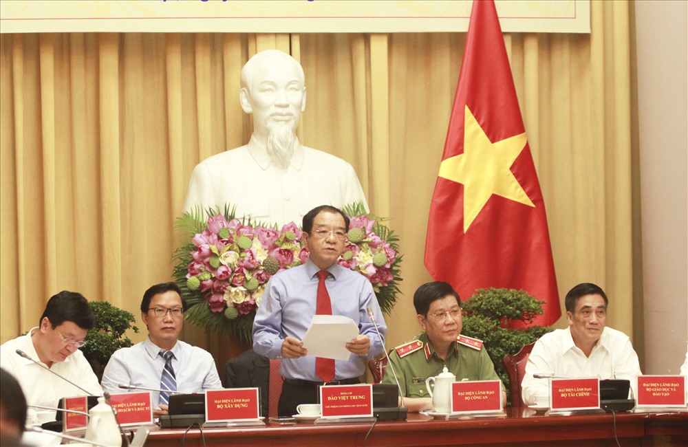 Ông Đào Việt Trung, Chủ nhiệm Văn phòng Chủ tịch Nước công bố Lệnh. Ảnh Trần Vương