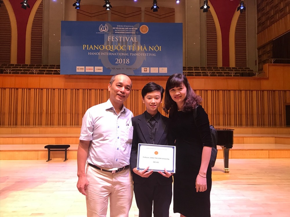 Minh Quang giành được học bổng Đặng Thái Sơn trong Festival quốc tế Hà nội tháng 8.2018,. Ảnh: NVCC