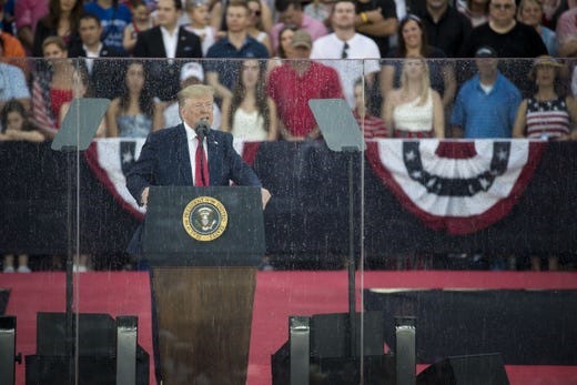 Tổng thống Donald Trump phát biểu trong buổi lễ. Ảnh: AP.