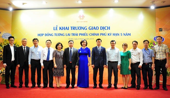 Đại diện đội ngũ xây dựng giải pháp của VietinBank chụp ảnh lưu niệm cùng các vị đại biểu
