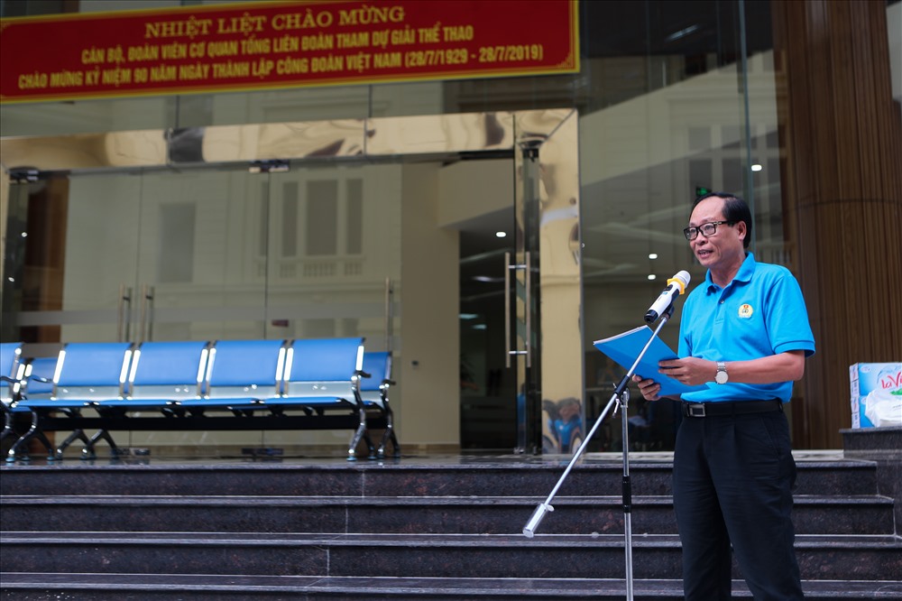 Đồng chí Nguyễn Phương Đông, Chủ tịch Công đoàn cơ quan Tổng Liên đoàn Lao động Việt Nam - phát biểu khai mạc.