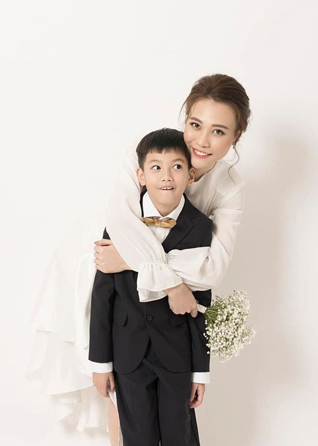Tình cảm của Đàm Thu Trang cùng bé Subeo - con trai riêng của Cường Đô La cũng khiến nhiều người ngưỡng mộ. Ảnh: DTT.