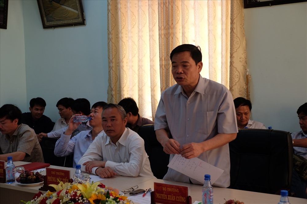 Bộ trưởng Nguyễn Xuân Cường : “Bình Phước phải trở thành trung tâm, mô hình mẫu mực về chăn nuôi“. Ảnh: C.H