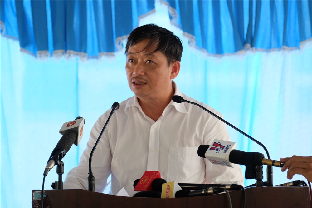 Ông Đặng Việt Dũng - Phó Chủ tịch UBND TP Đà Nẵng trả lời ý kiến của người dân. ảnh: H.Vinh