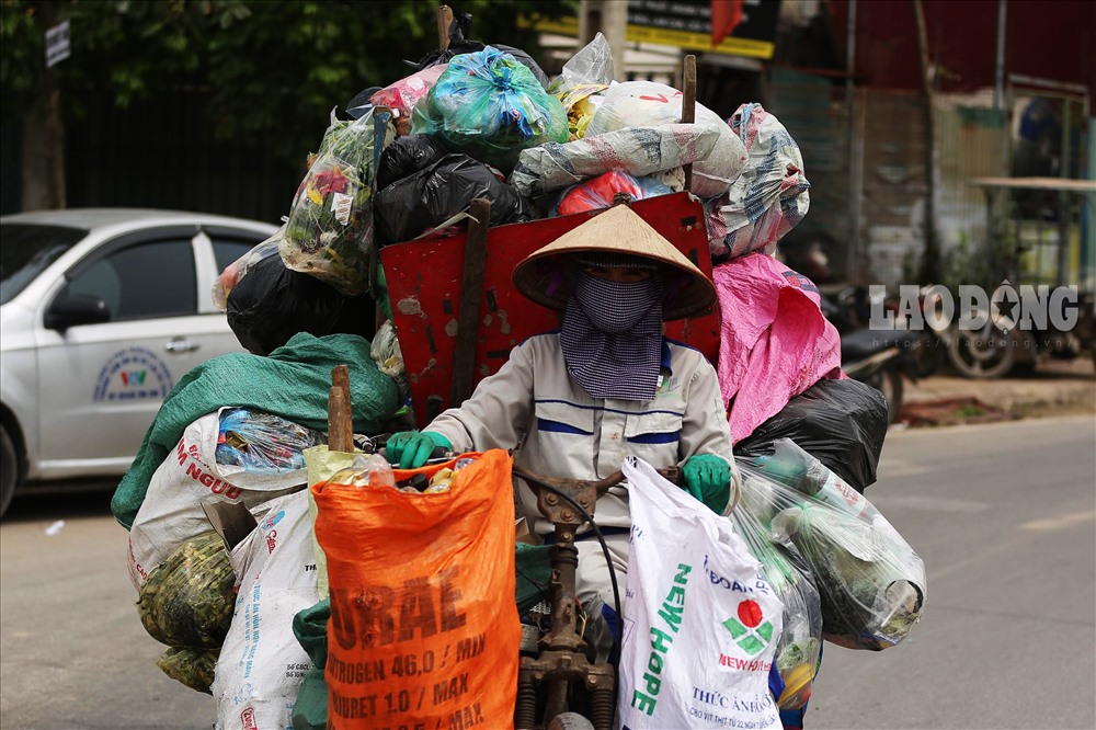 Rác thải chủ yếu là rác sinh hoạt của các hộ dân trong làng Triều Khúc.