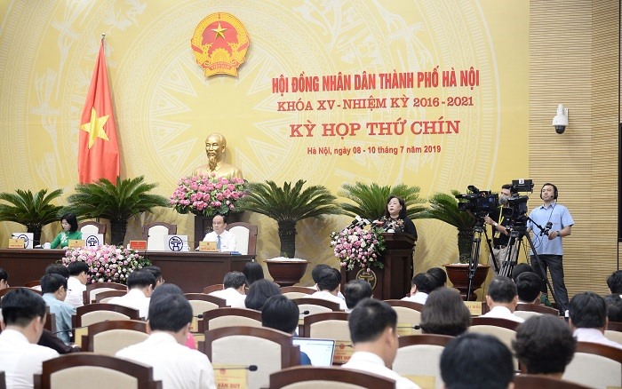 Chủ tịch HĐND TP Hà Nội Nguyễn Thị Bích Ngọc điều hành phiên chất vấn. Ảnh: Phạm Hùng.