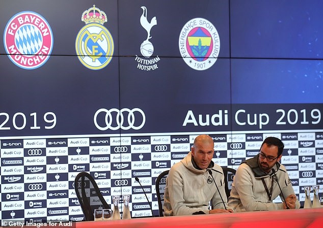 HLV Zidane (trái) và Real Madrid đã có khoảng thời gian chuẩn bị trước mùa giải không thành công. Ảnh: Getty Images
