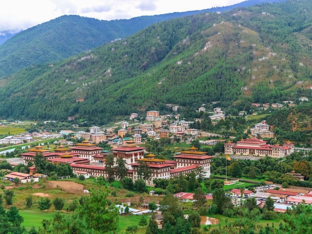 Bhutan sở hữu 4 mùa rõ rệt cùng các công trình nổi tiếng.