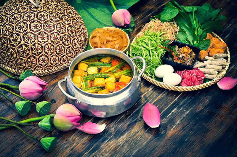 Mắt thấy, tai nghe, mũi ngửi là ba giác quan cơ bản trước khi vào phần nêm nếm món ăn.