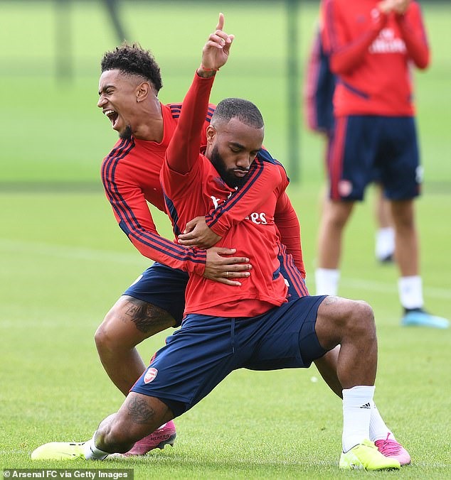 Alexandre Lacazette (phải). Ảnh: Getty.